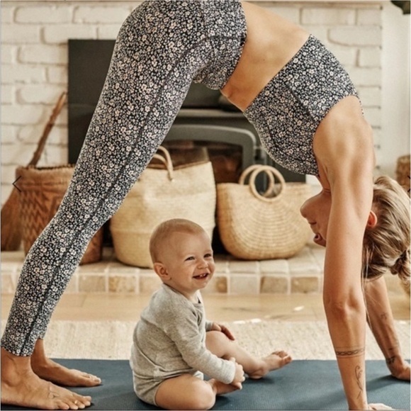 summersalt Pants - Summersalt Do-It-All High Rise Leggings In Bloom in Sea Urchin Floral